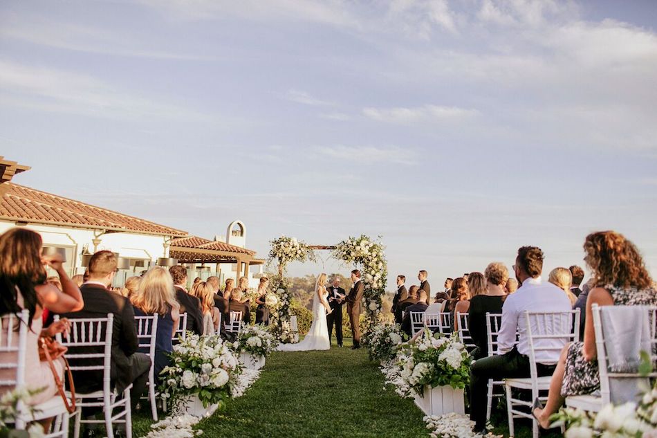 wedding ceremony, ceremony, wedding design, wedding flowers, elegant white, white wedding