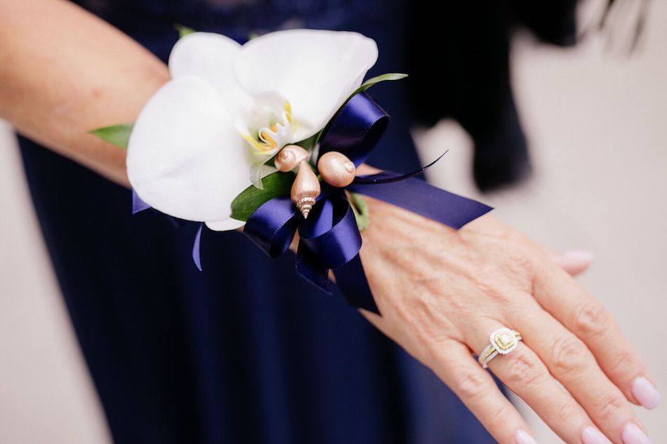 navy, navy and white, beach wedding, wedding flowers