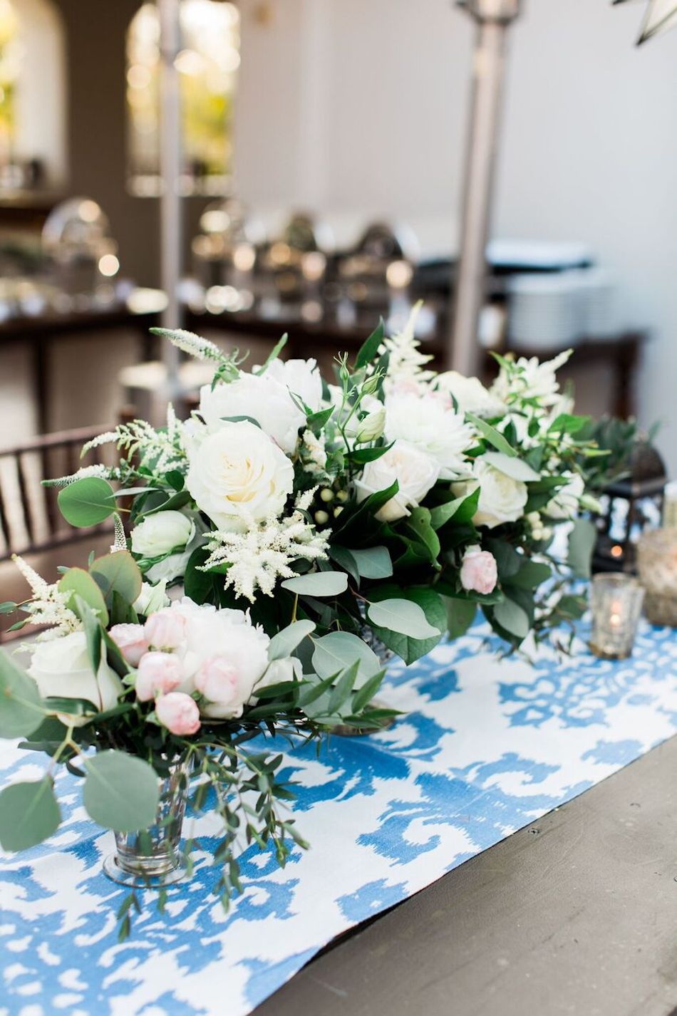 white flowers, centerpieces, navy and white, bacara resort, santa barbara wedding, orange county wedding, orange county florist, wedding florist, flowers by cina, wedding flowers, floral design, orange county floral design