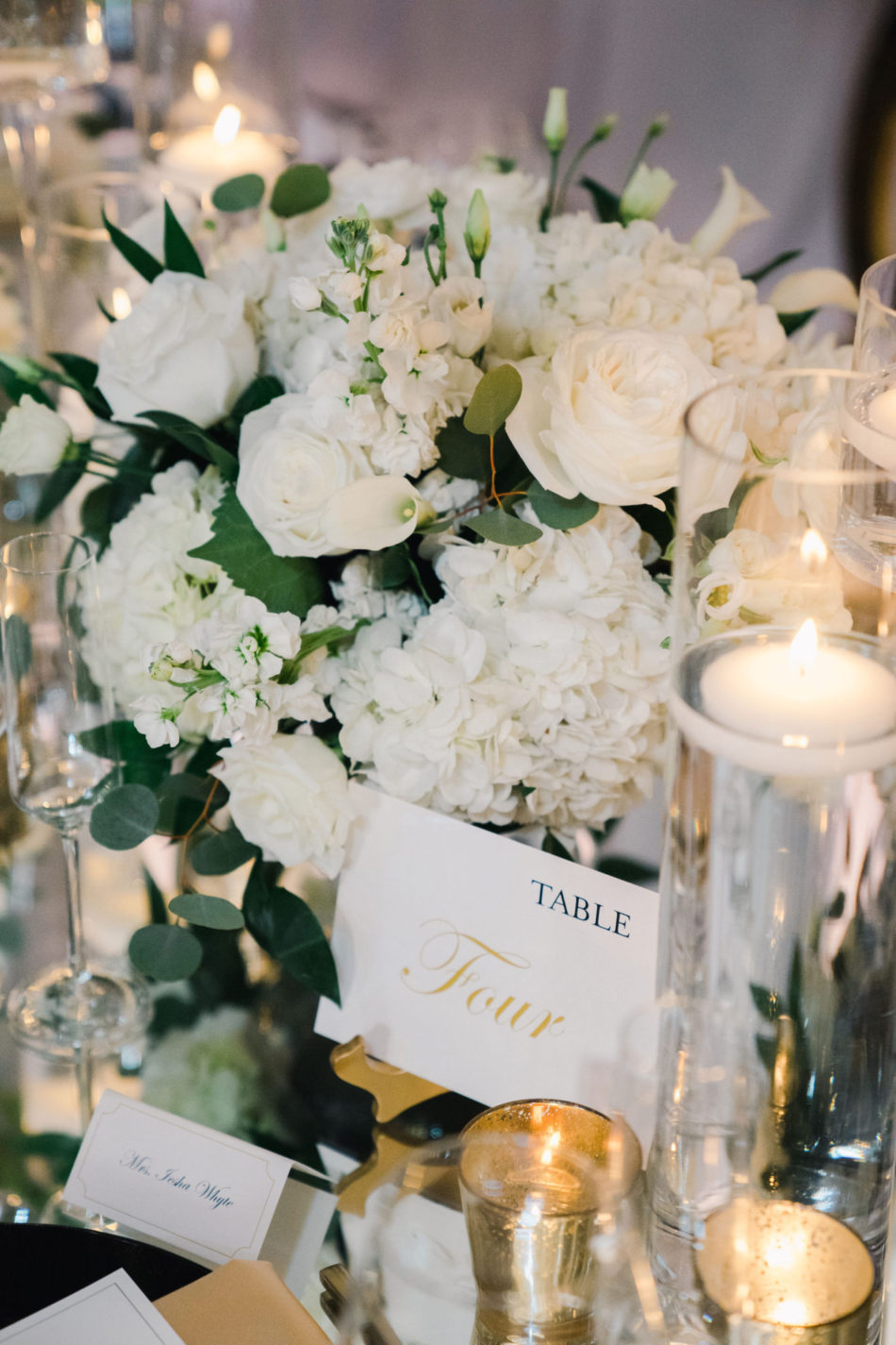 white centerpiece, white blooms, white tabletop, floral design, florist, wedding florist, wedding flowers, orange county weddings, orange county wedding florist, orange county florist, orange county floral design, flowers by cina