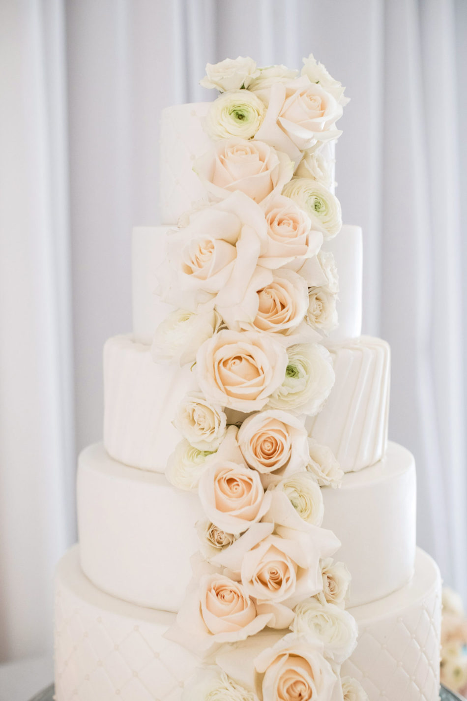 white wedding cake, floral wedding cake, blush wedding cake design, floral design, florist, wedding florist, wedding flowers, orange county weddings, orange county wedding florist, orange county florist, orange county floral design, flowers by cina