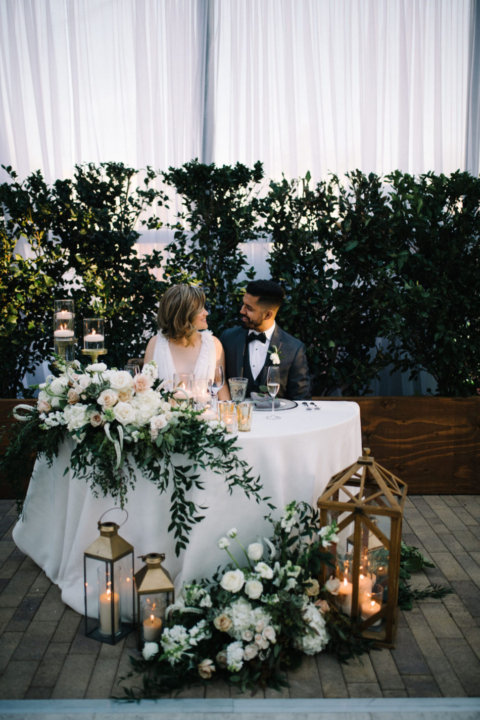 floral design, florist, wedding florist, wedding flowers, orange county weddings, orange county wedding florist, orange county florist, orange county floral design, flowers by cina, sweetheart table, bride and groom, white blooms