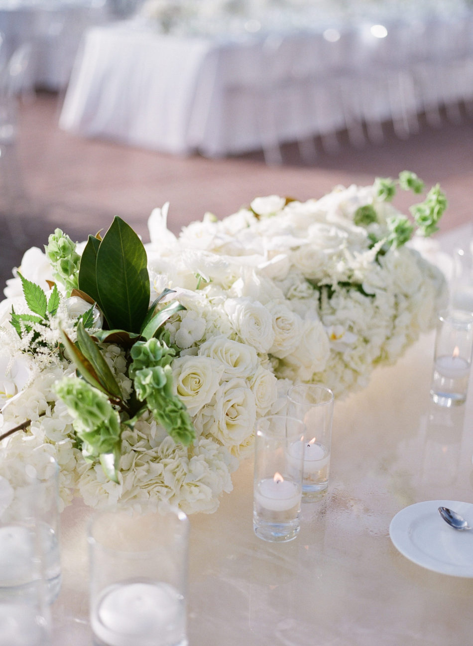 white centerpiece, white blooms, white and green centerpiece, floral design, florist, wedding florist, wedding flowers, orange county weddings, orange county wedding florist, orange county florist, orange county floral design, flowers by cina