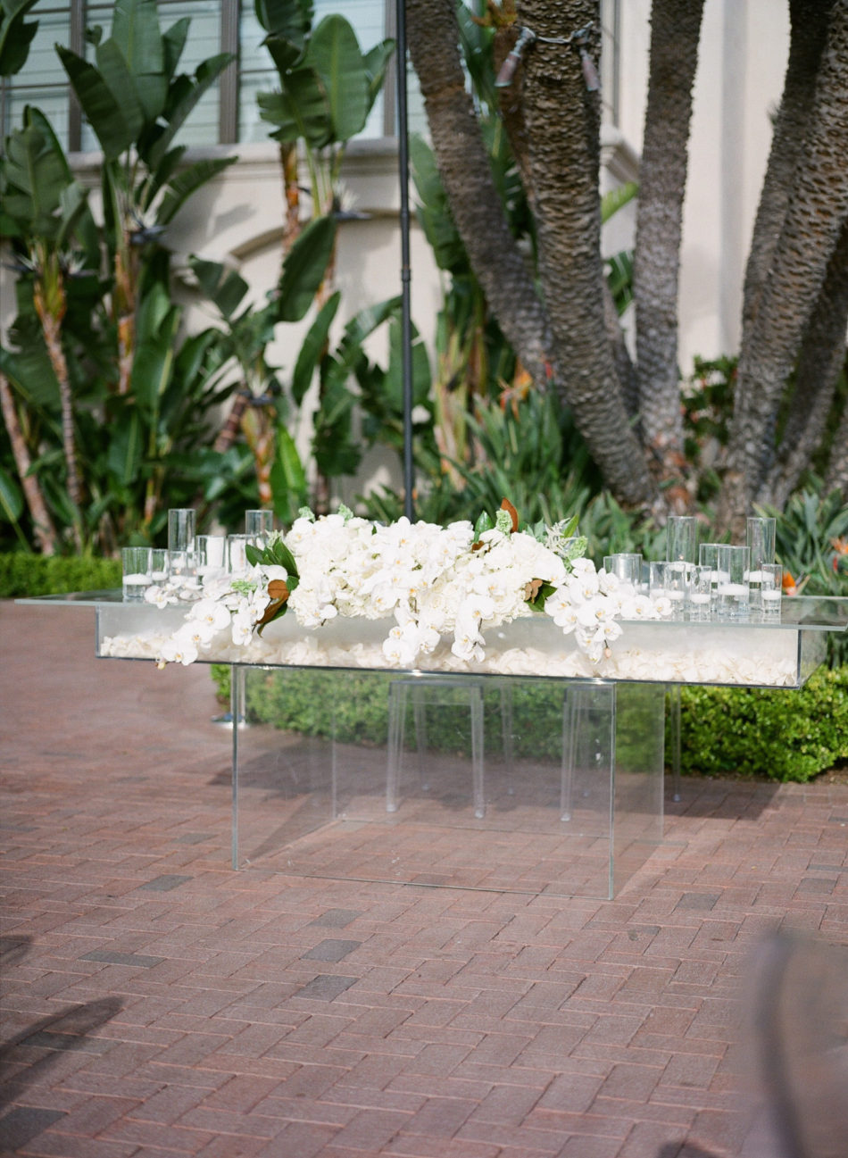 sweetheart table, modern sweetheart table, white sweetheart table, floral design, florist, wedding florist, wedding flowers, orange county weddings, orange county wedding florist, orange county florist, orange county floral design, flowers by cina