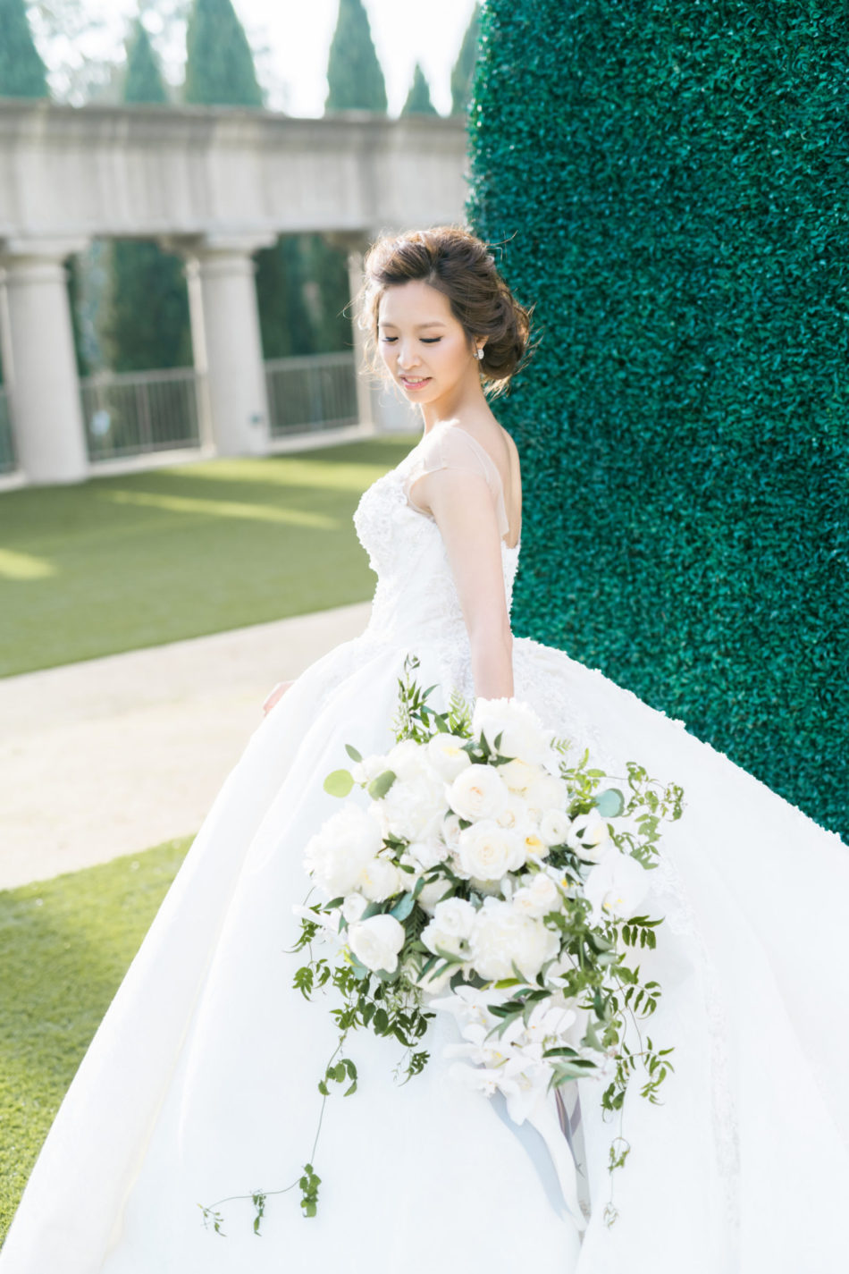 white bouquet, white bridal bouquet, bride, floral design, florist, wedding florist, wedding flowers, orange county weddings, orange county wedding florist, orange county florist, orange county floral design, flowers by cina