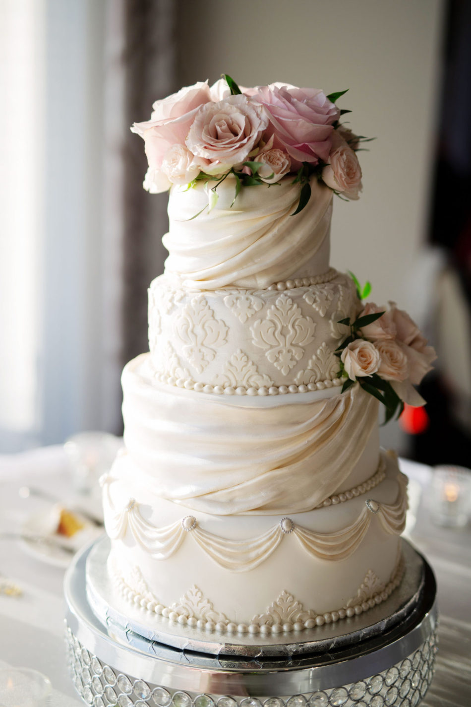 white wedding cake, wedding cake, floral cake decor, floral design, florist, wedding florist, wedding flowers, orange county weddings, orange county wedding florist, orange county florist, orange county floral design, flowers by cina