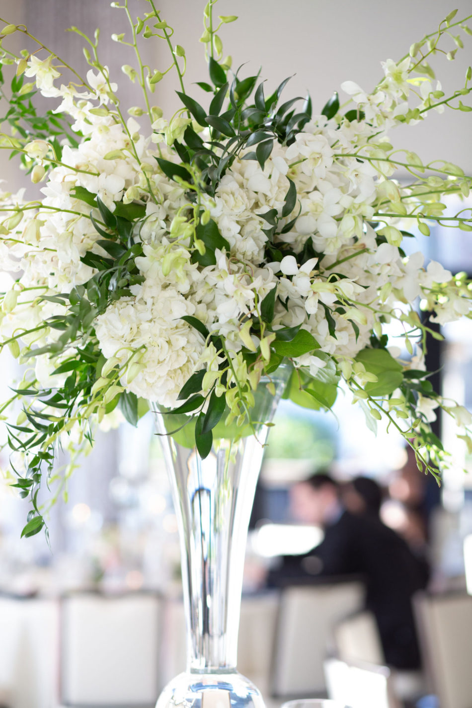 white blooms, white florals, white centerpiece, floral design, florist, wedding florist, wedding flowers, orange county weddings, orange county wedding florist, orange county florist, orange county floral design, flowers by cina