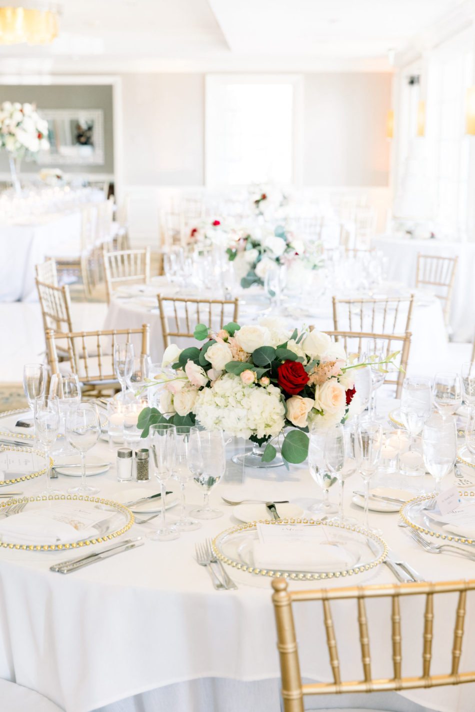 white wedding reception, white wedding decor, gold and white wedding, floral design, florist, wedding florist, wedding flowers, orange county weddings, orange county wedding florist, orange county florist, orange county floral design, flowers by cina