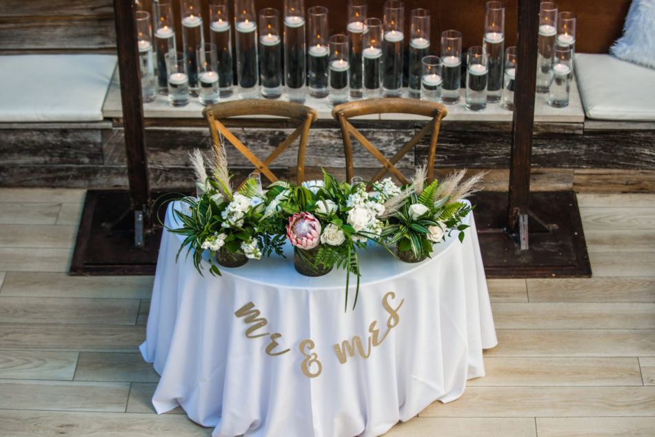 sweetheart table, modern sweetheart table, mr and mrs table, floral design, florist, wedding florist, wedding flowers, orange county weddings, orange county wedding florist, orange county florist, orange county floral design, flowers by cina