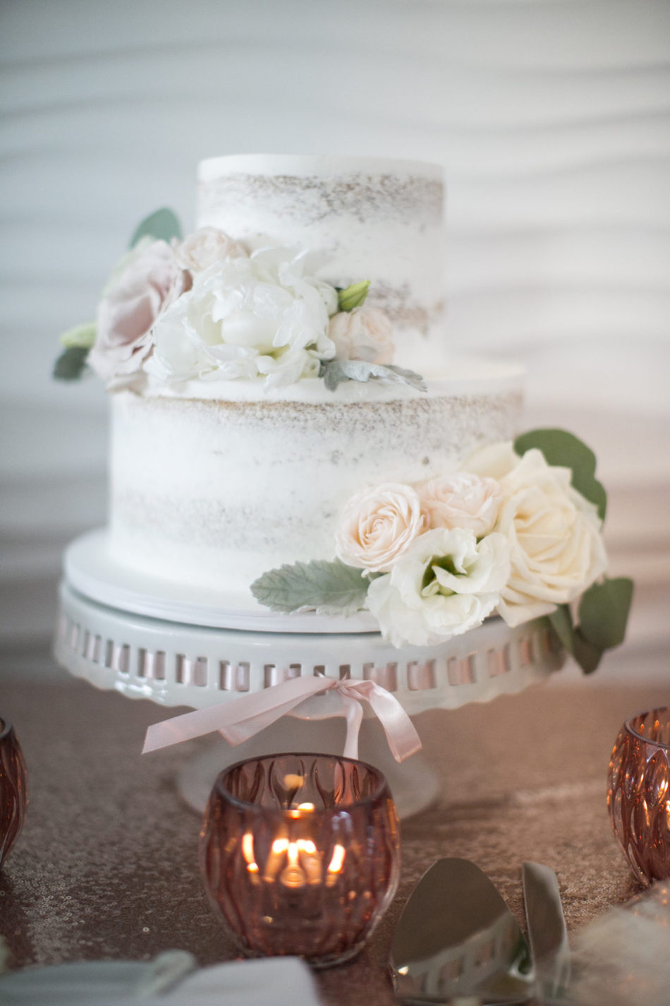 blush cake decor, white wedding cake, blush wedding cake, floral design, florist, wedding florist, wedding flowers, orange county weddings, orange county wedding florist, orange county florist, orange county floral design, flowers by cina