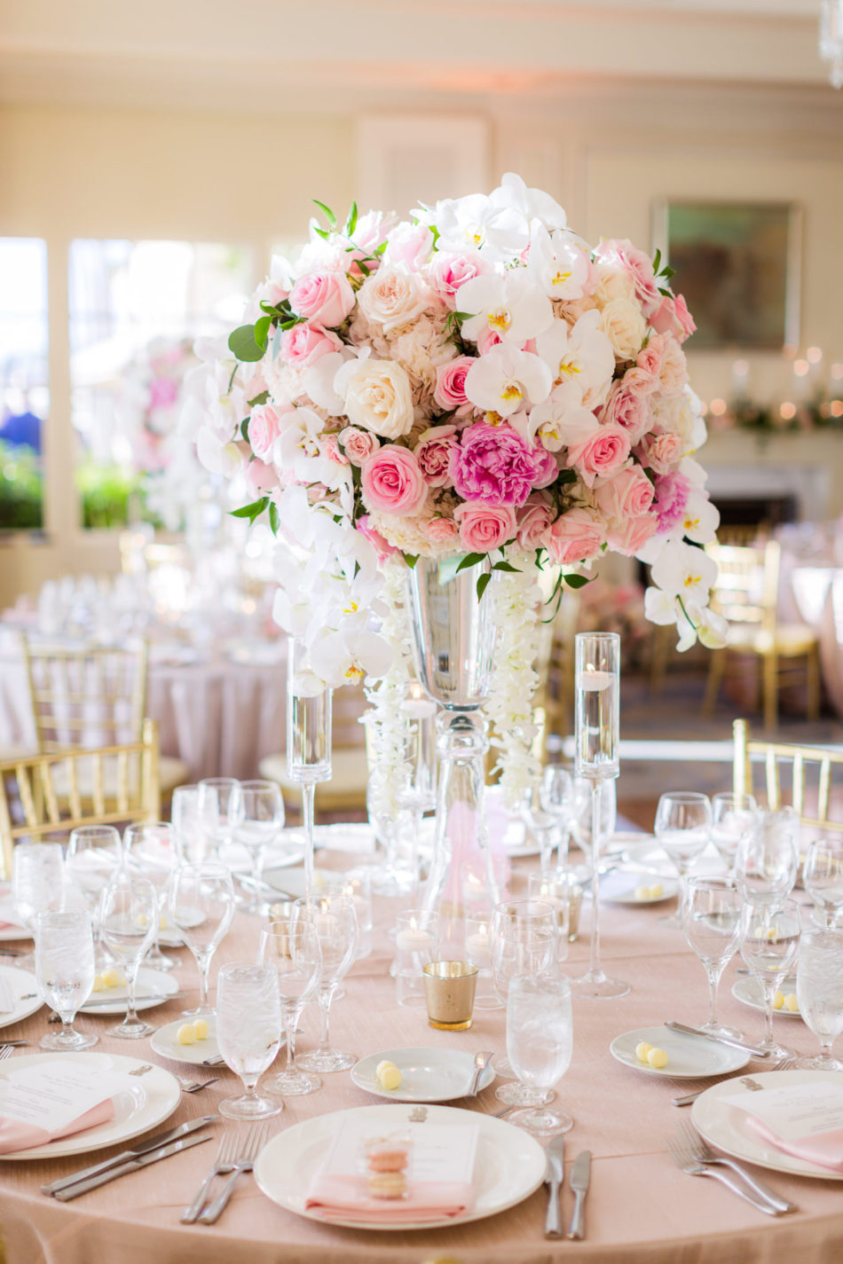 pink reception design, pink centerpiece, pink wedding reception, floral design, florist, wedding florist, wedding flowers, orange county weddings, orange county wedding florist, orange county florist, orange county floral design, flowers by cina