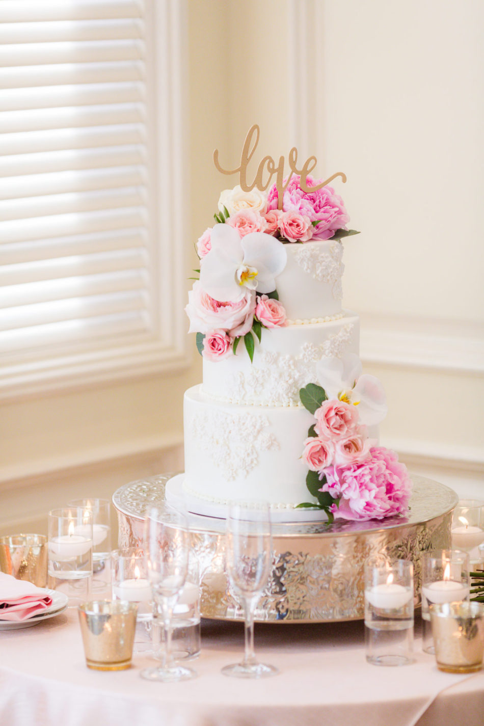 pink cake decor, pink cake, pink wedding cake, floral design, florist, wedding florist, wedding flowers, orange county weddings, orange county wedding florist, orange county florist, orange county floral design, flowers by cina