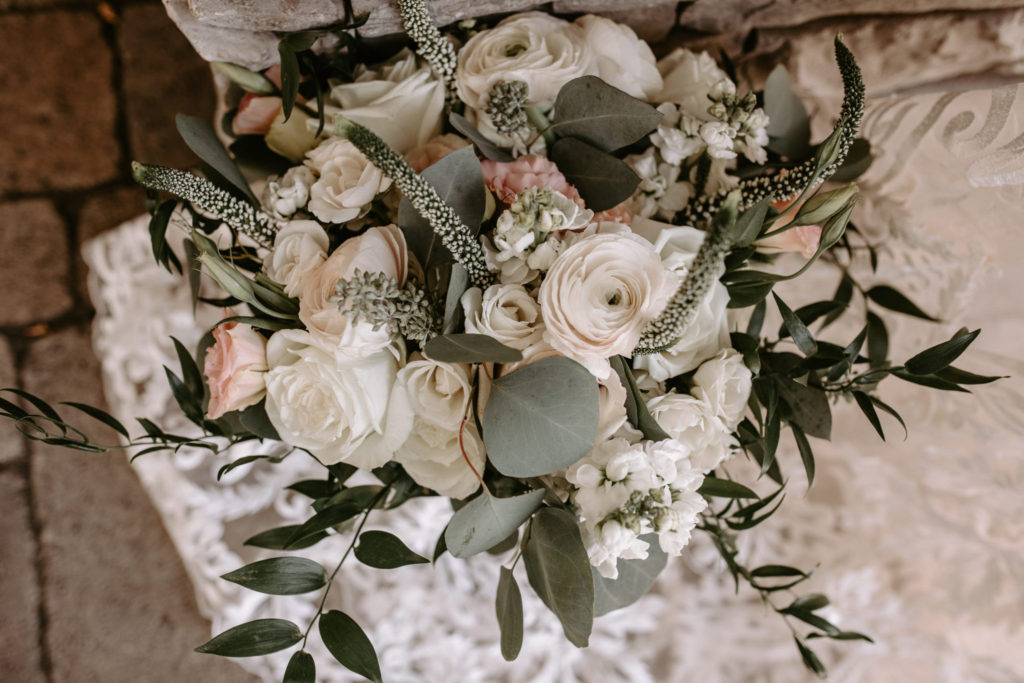 bridal bouquet, white bridal bouquet, lush bridal bouquet, floral design, florist, wedding florist, wedding flowers, orange county weddings, orange county wedding florist, orange county florist, orange county floral design, flowers by cina