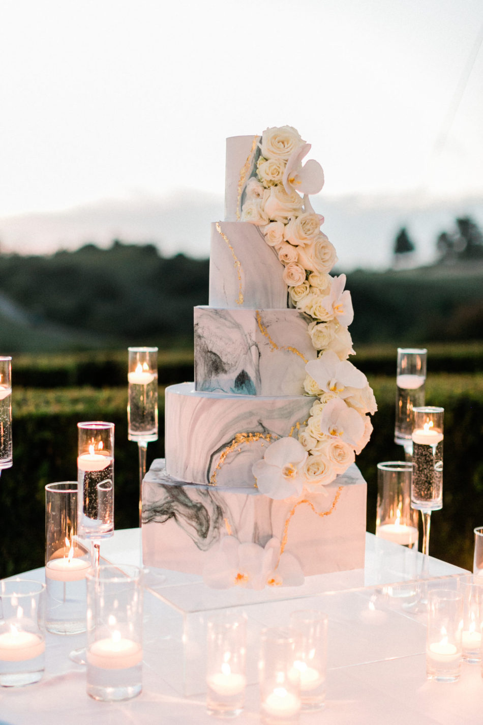 carats cake feature, wedding cake, marble cake, floral design, florist, wedding florist, wedding flowers, orange county weddings, orange county wedding florist, orange county florist, orange county floral design, flowers by cina