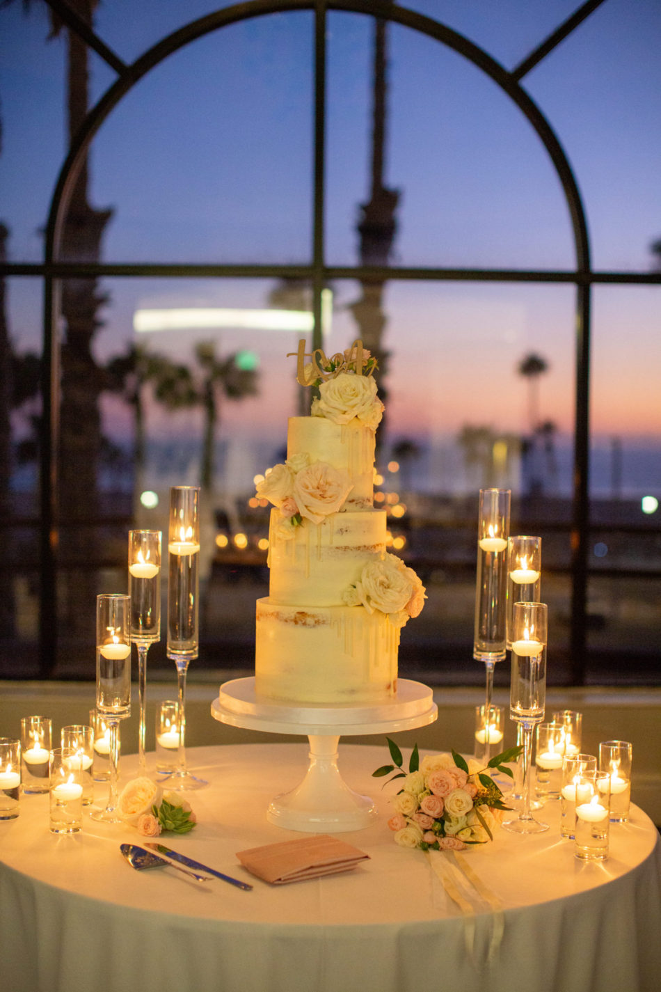 romantic waterfront wedding, romantic wedding cake, cake with view, floral design, florist, wedding florist, wedding flowers, orange county weddings, orange county wedding florist, orange county florist, orange county floral design, flowers by cina