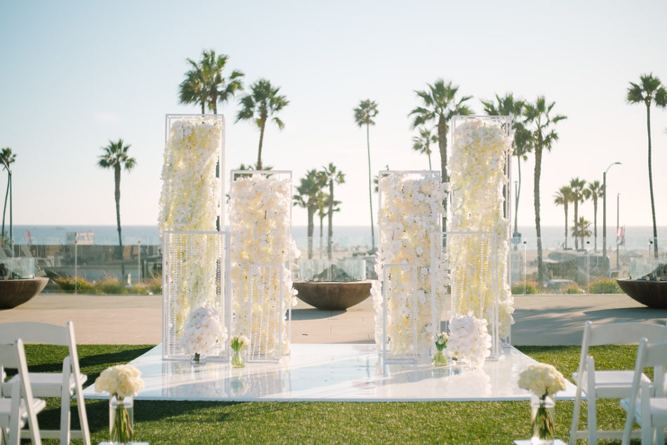 floral-filled altar, white wedding ceremony, white floral decor, magnificent all-white wedding, floral design, florist, wedding florist, wedding flowers, orange county weddings, orange county wedding florist, orange county florist, orange county floral design, flowers by cina