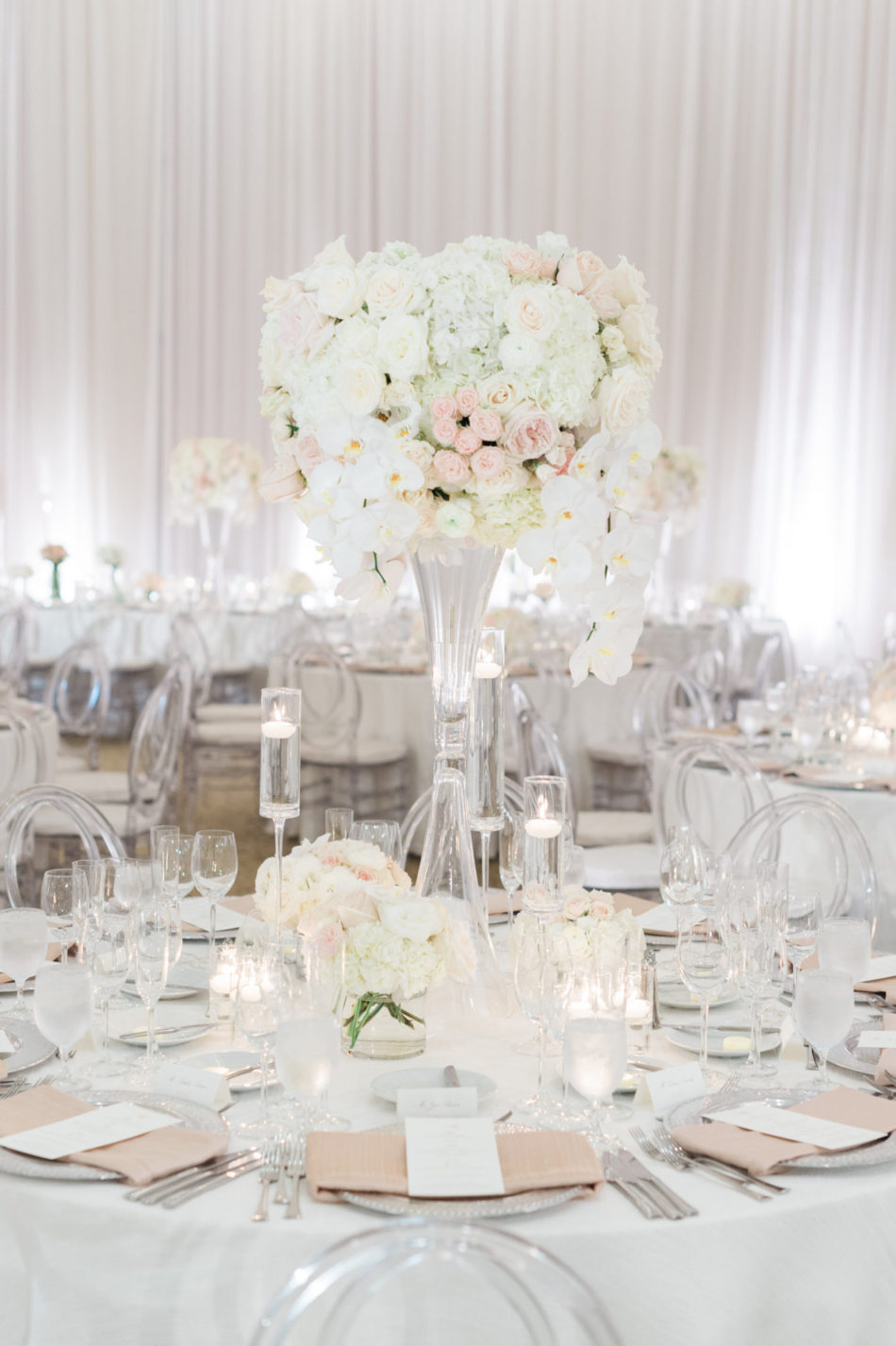 white reception blooms, white centerpiece, romantic all-white wedding, floral design, florist, wedding florist, wedding flowers, orange county weddings, orange county wedding florist, orange county florist, orange county floral design, flowers by cina