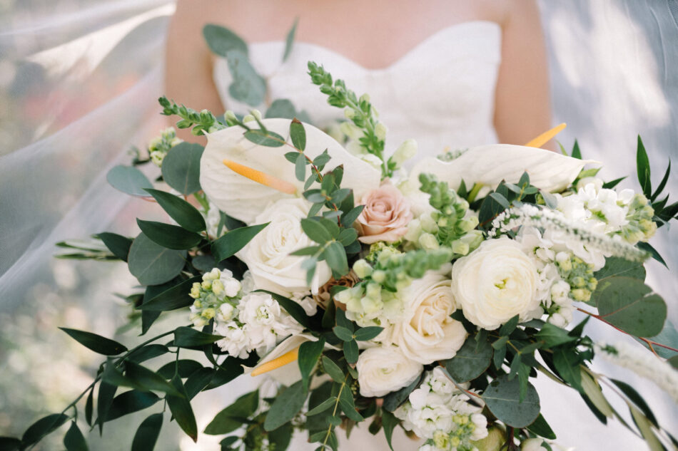 white bridal bouquet, white bouquet, california wedding day best of 2020, floral design, florist, wedding florist, wedding flowers, orange county weddings, orange county wedding florist, orange county florist, orange county floral design, flowers by cina