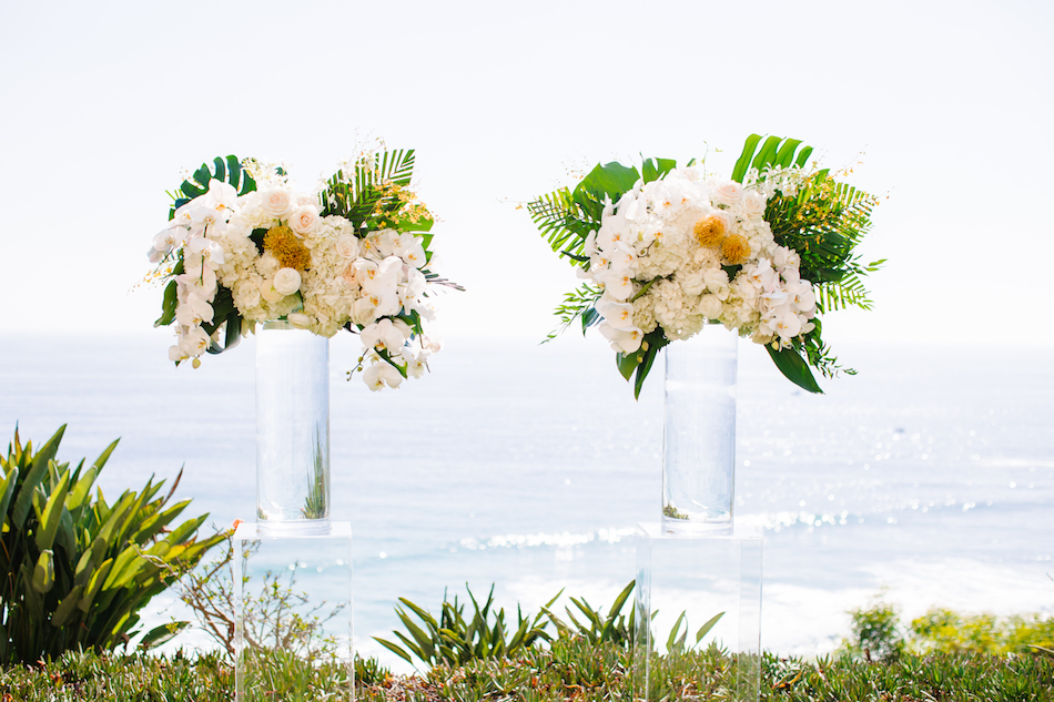 elevated floral arrangement, coastal wedding ceremony, ceremony florals, floral design, florist, wedding florist, wedding flowers, orange county weddings, orange county wedding florist, orange county florist, orange county floral design, flowers by cina