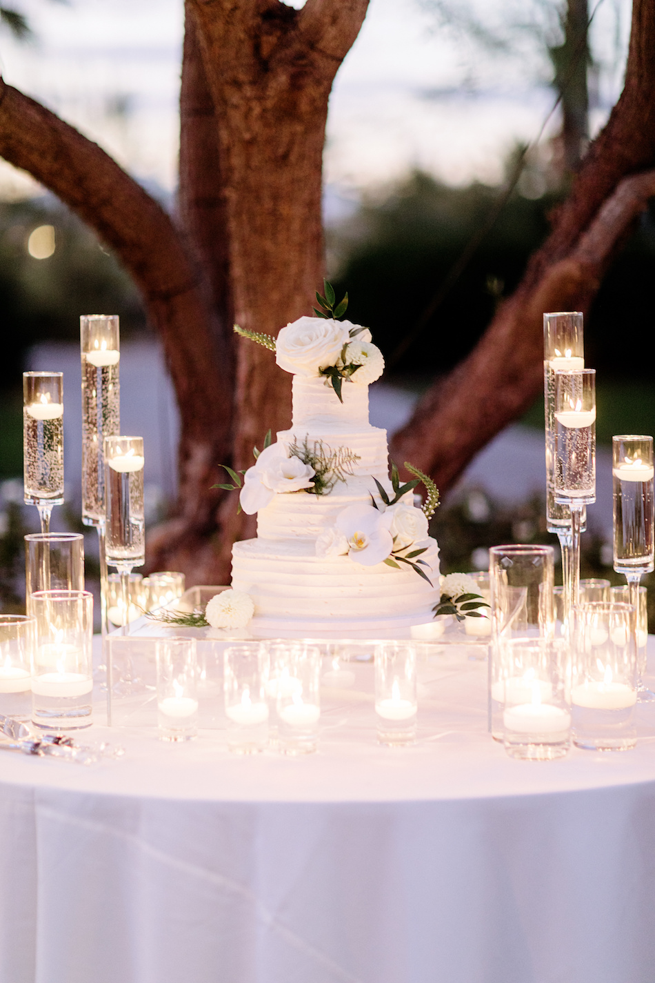 wedding cake, white wedding cake, white cake flowers, floral design, florist, wedding florist, wedding flowers, orange county weddings, orange county wedding florist, orange county florist, orange county floral design, flowers by cina