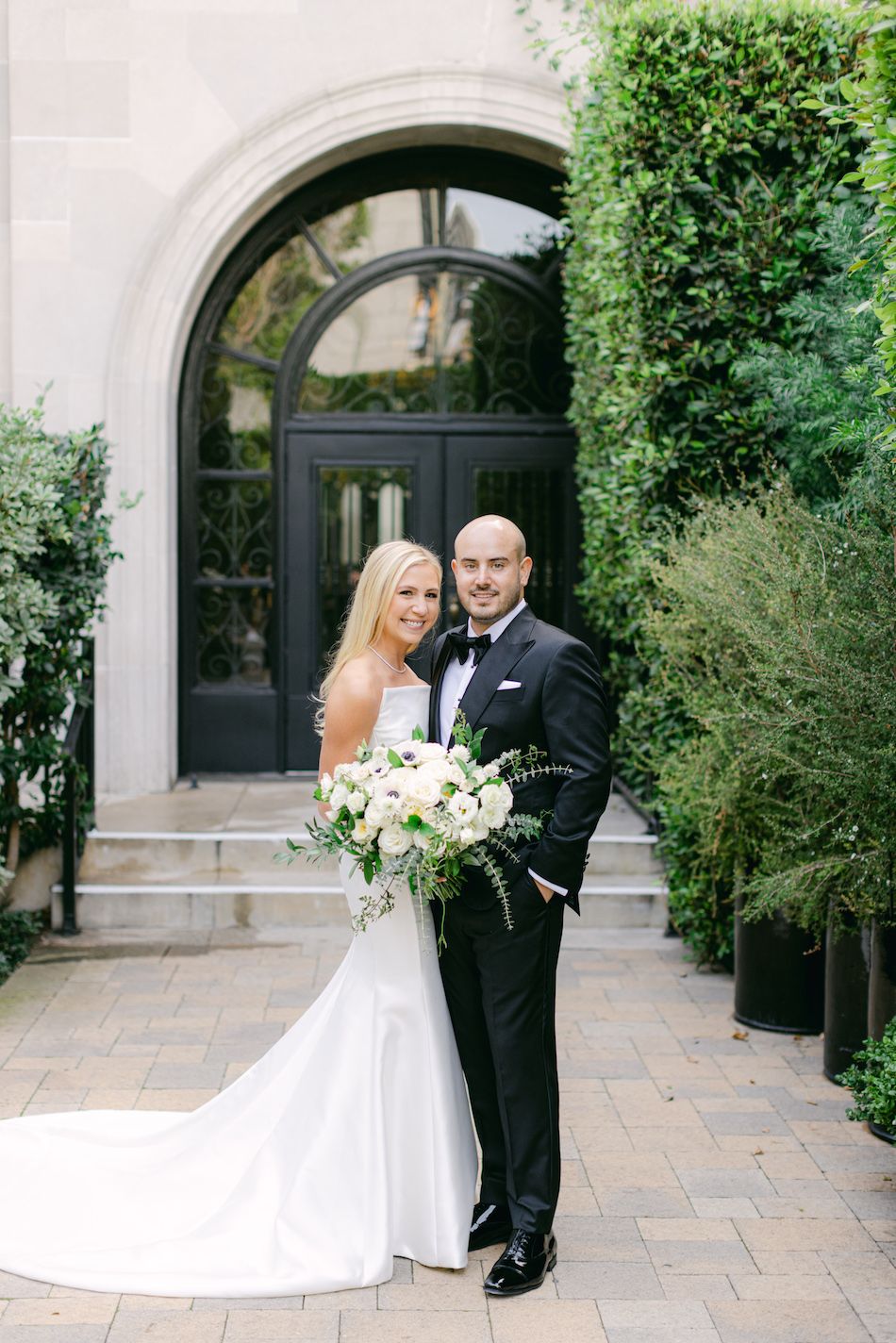 bride and groom, just married, white bouquet, floral design, florist, wedding florist, wedding flowers, orange county weddings, orange county wedding florist, orange county florist, orange county floral design, flowers by cina