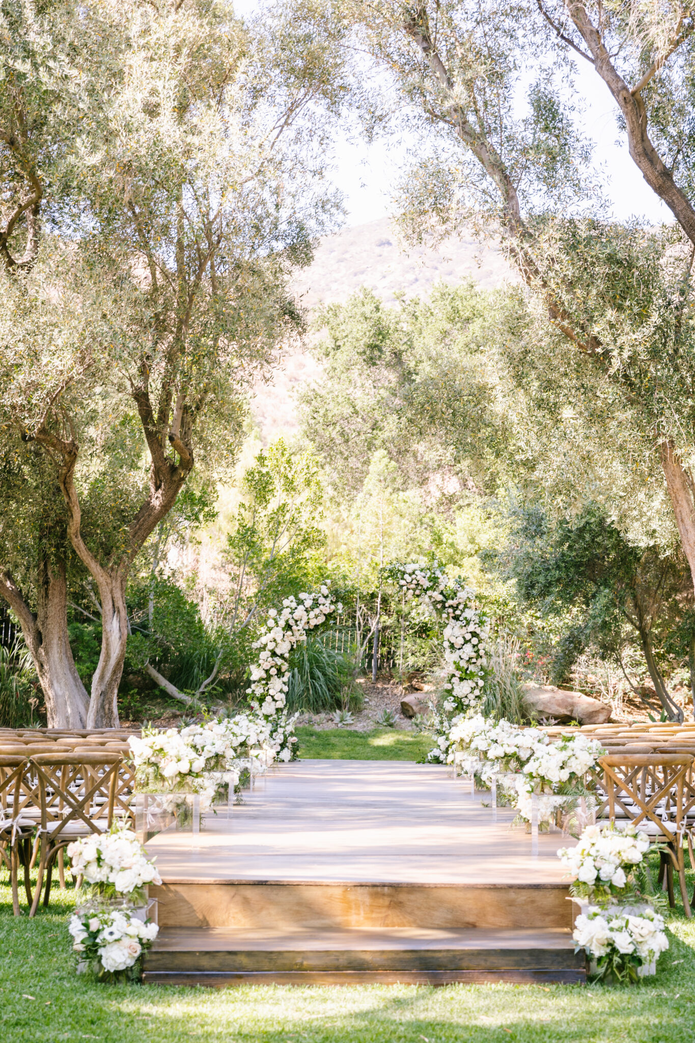 ceremony arch, all-white ceremony florals, ceremony florals, floral design, florist, wedding florist, wedding flowers, orange county weddings, orange county wedding florist, orange county florist, orange county floral design, flowers by cina