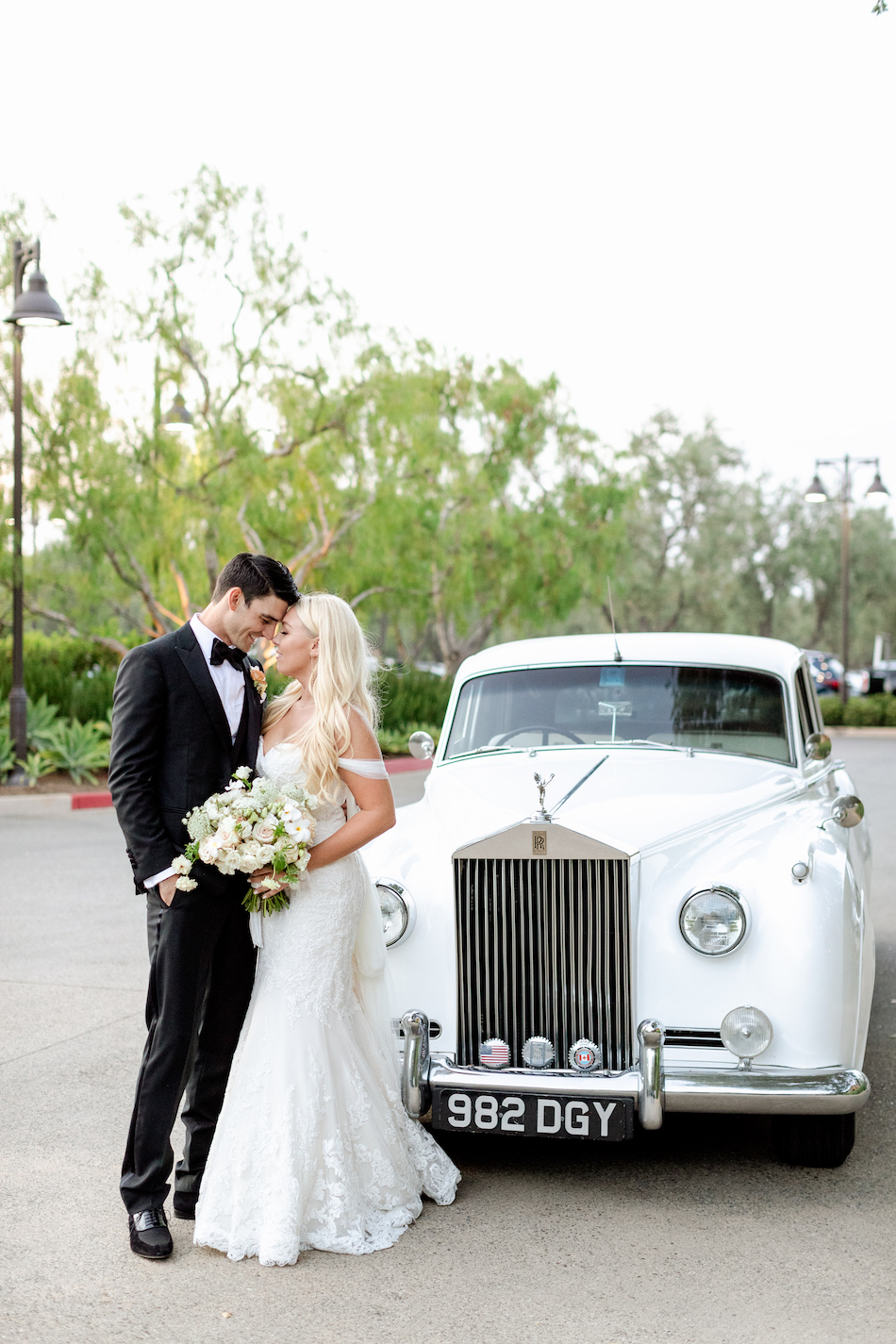 bride and groom, bridal bouquet, newlyweds, floral design, florist, wedding florist, wedding flowers, orange county weddings, orange county wedding florist, orange county florist, orange county floral design, flowers by cina