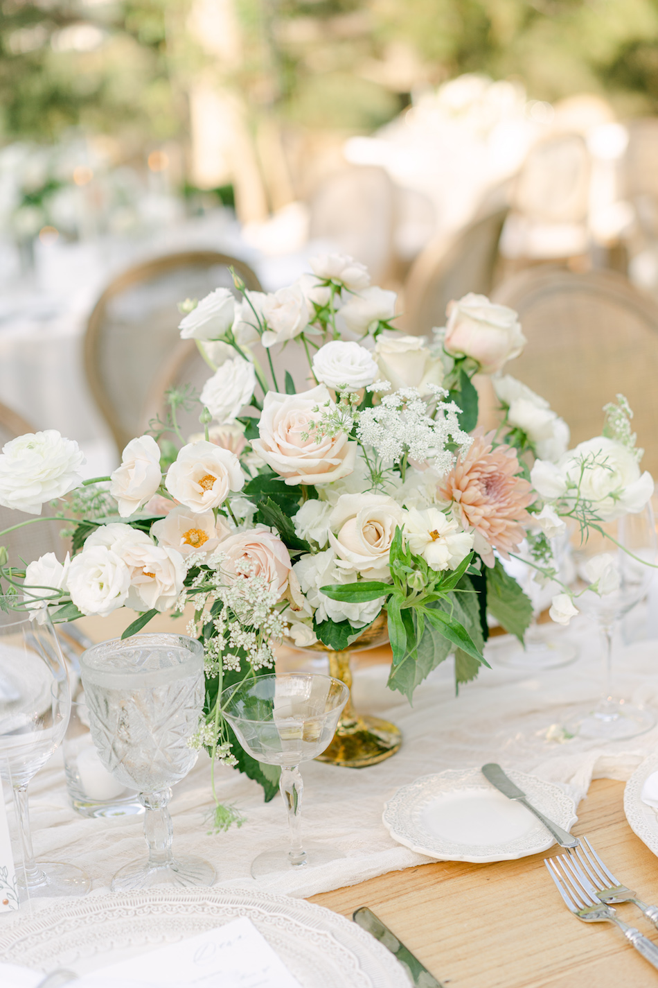 blush centerpiece, blush blooms, blush tablescape, floral design, florist, wedding florist, wedding flowers, orange county weddings, orange county wedding florist, orange county florist, orange county floral design, flowers by cina