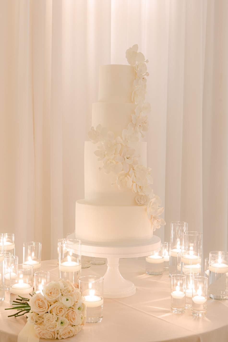 floral design, florist, wedding florist, wedding flowers, orange county weddings, orange county wedding florist, orange county florist, orange county floral design, flowers by cina, wedding cake, white cake, wedding cake florals