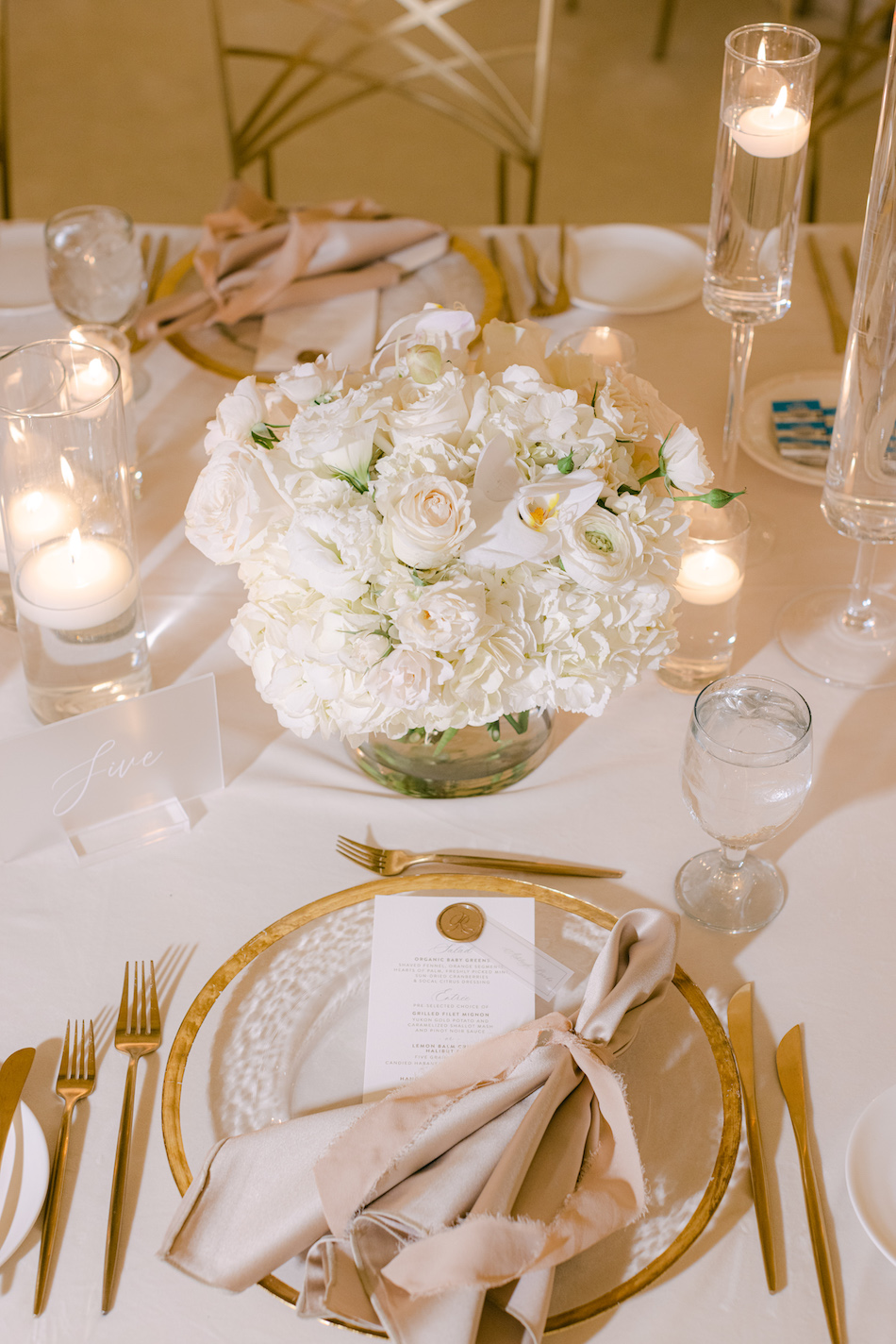 floral design, florist, wedding florist, wedding flowers, orange county weddings, orange county wedding florist, orange county florist, orange county floral design, flowers by cina, gold tablescape, white centerpiece, white and gold