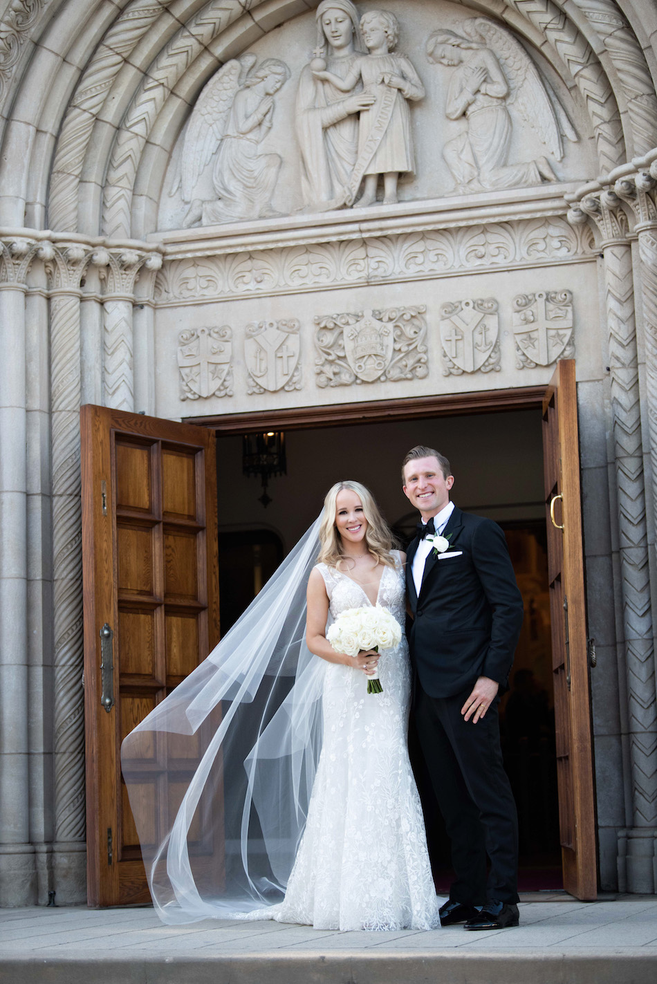 bride and groom, just married, bridal bouquet, white blooms, floral design, florist, wedding florist, wedding flowers, orange county weddings, orange county wedding florist, orange county florist, orange county floral design, flowers by cina