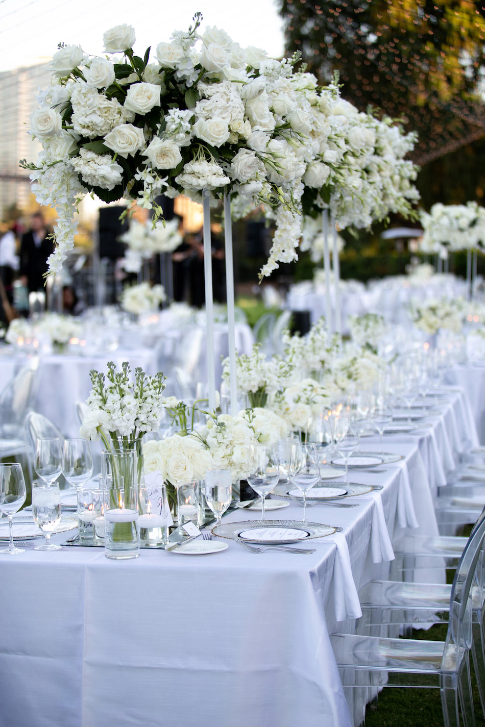 elevated centerpiece, white centerpice, white flowers, floral design, florist, wedding florist, wedding flowers, orange county weddings, orange county wedding florist, orange county florist, orange county floral design, flowers by cina