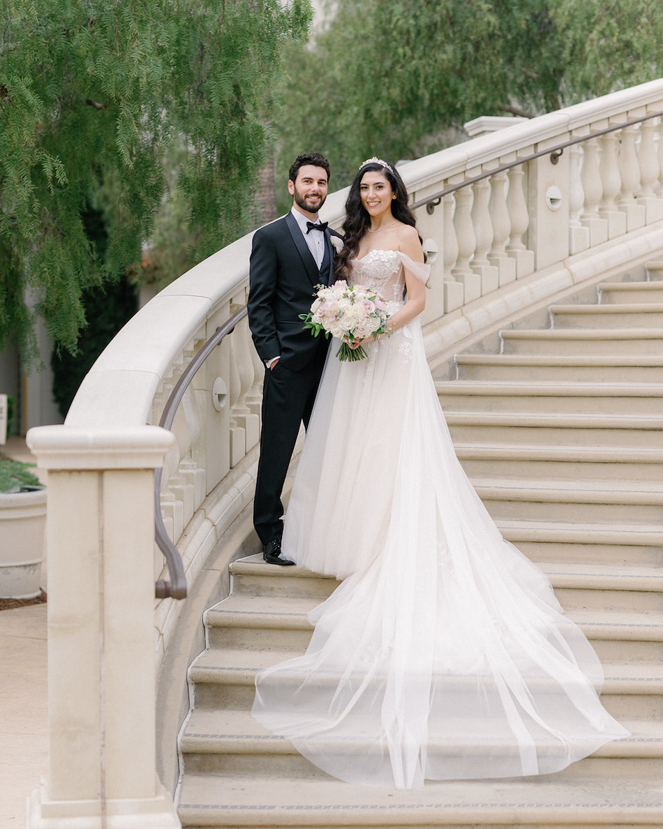 bride and groom, blush bouquet, wedding day, floral design, florist, wedding florist, wedding flowers, orange county weddings, orange county wedding florist, orange county florist, orange county floral design, flowers by cina