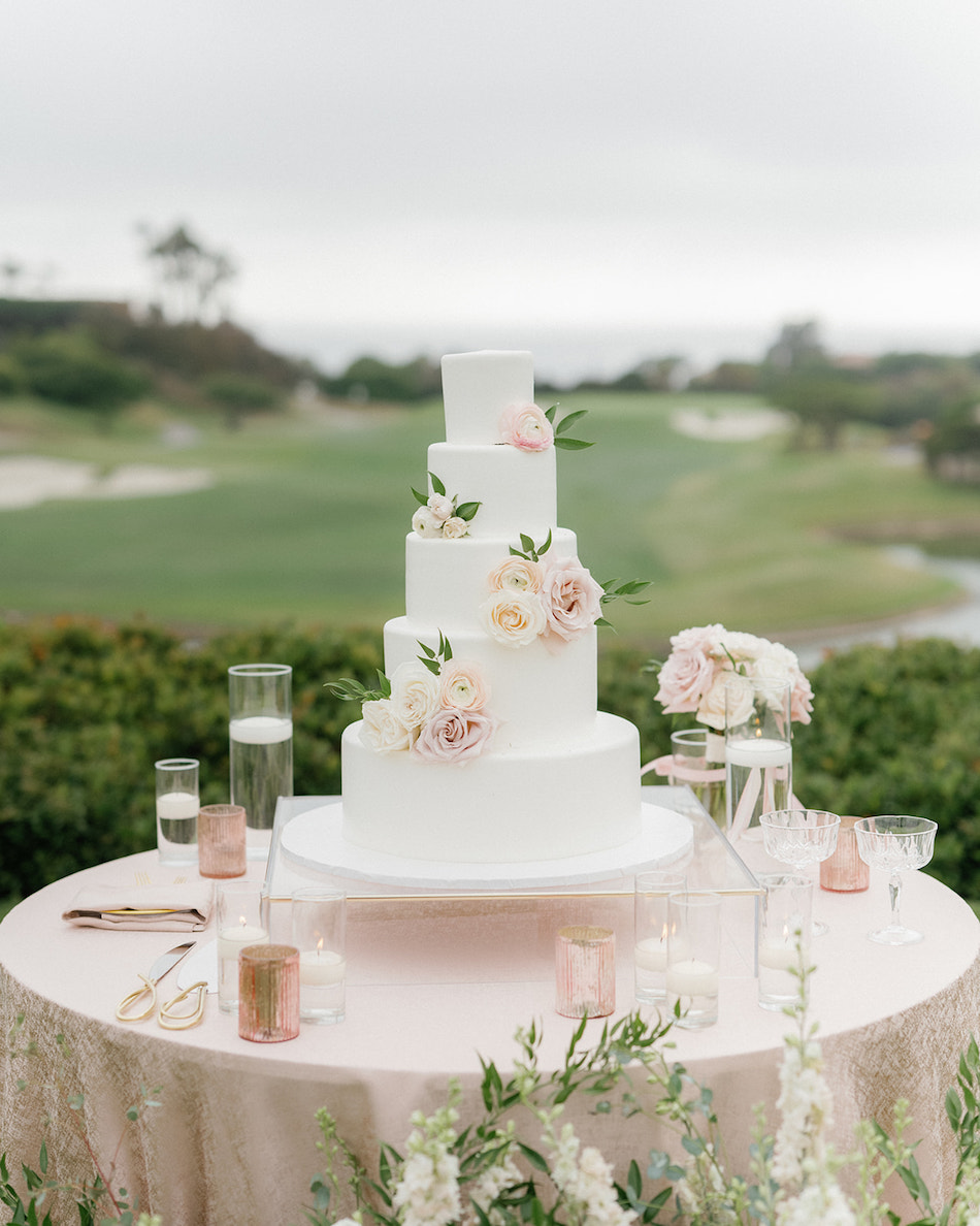 cake, wedding cake, cake decor, floral design, florist, wedding florist, wedding flowers, orange county weddings, orange county wedding florist, orange county florist, orange county floral design, flowers by cina