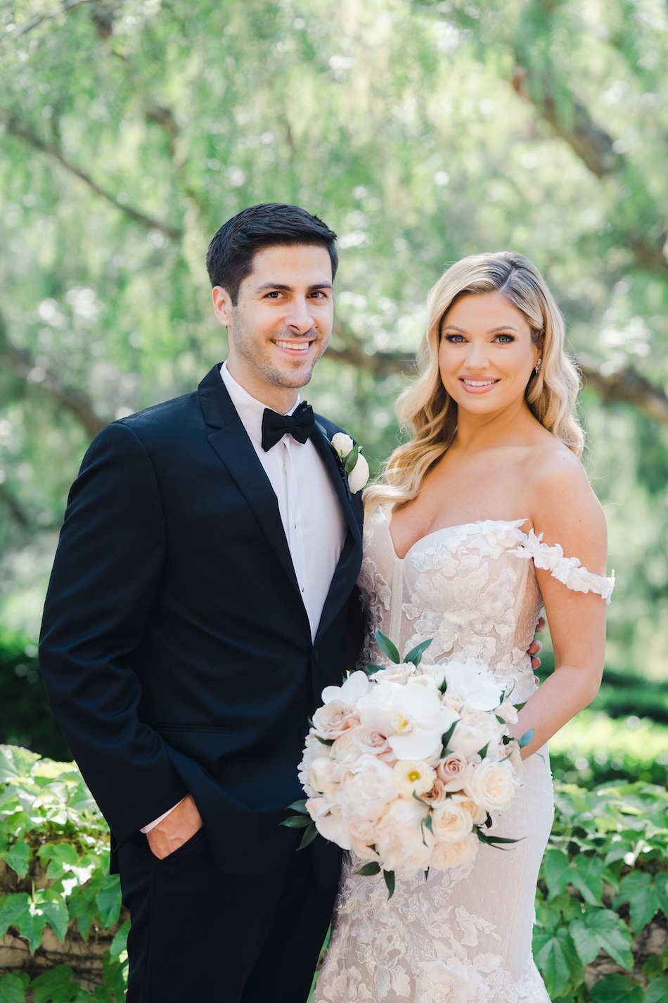 bride and groom, newlyweds, just married, floral design, florist, wedding florist, wedding flowers, orange county weddings, orange county wedding florist, orange county florist, orange county floral design, flowers by cina
