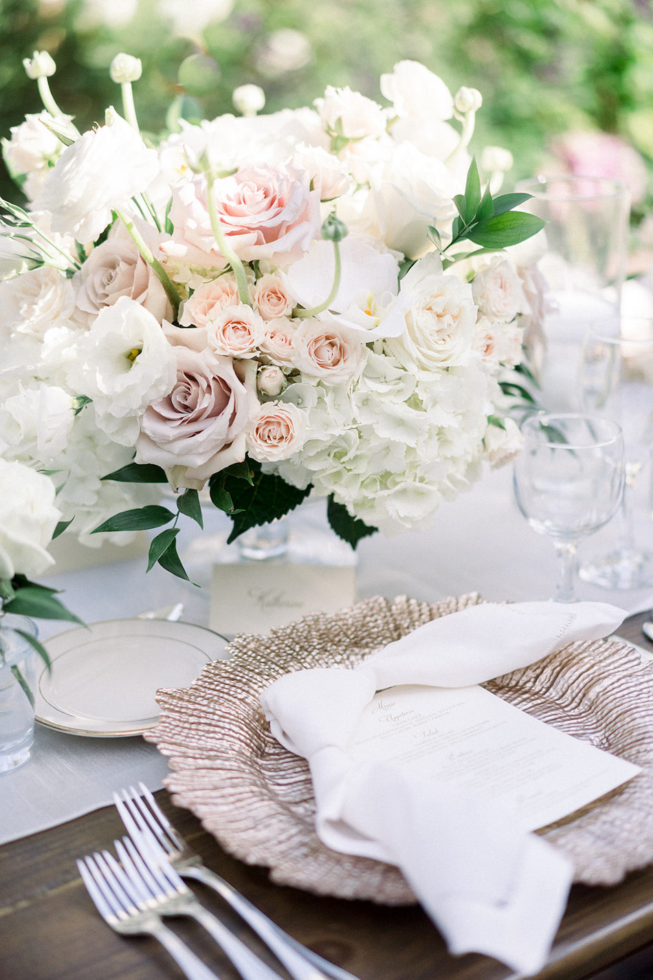 blush centerpiece, blush florals, blush tablescape, floral design, florist, wedding florist, wedding flowers, orange county weddings, orange county wedding florist, orange county florist, orange county floral design, flowers by cina