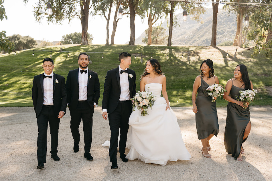 wedding party, green bridesmaid dress, bride and groom, floral design, florist, wedding florist, wedding flowers, orange county weddings, orange county wedding florist, orange county florist, orange county floral design, flowers by cina