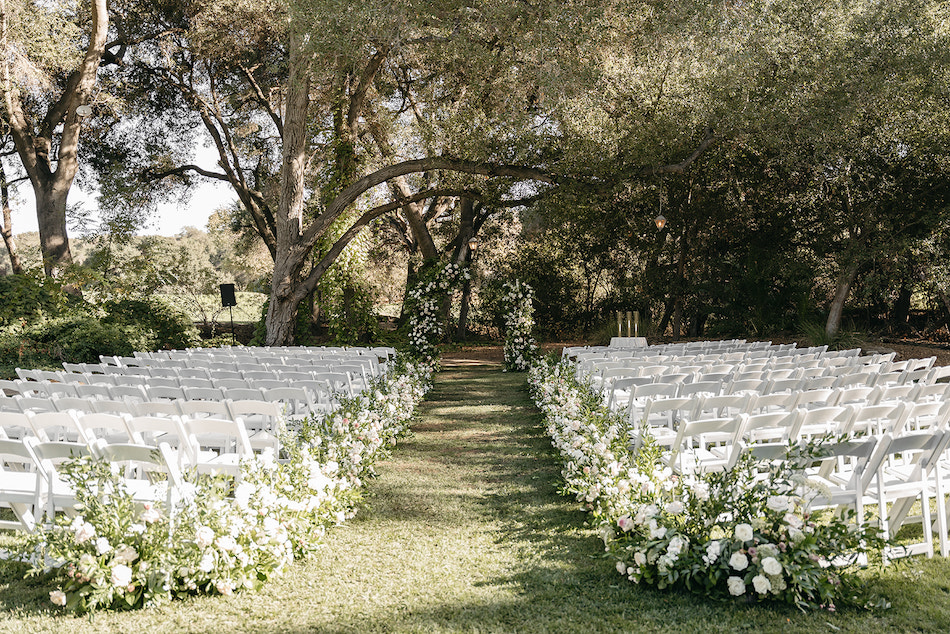 ceremony setup, white ceremony florals, outdoor ceremony, floral design, florist, wedding florist, wedding flowers, orange county weddings, orange county wedding florist, orange county florist, orange county floral design, flowers by cina