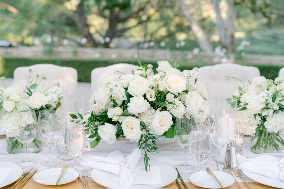 floral design, florist, wedding florist, wedding flowers, orange county weddings, orange county wedding florist, orange county florist, orange county floral design, flowers by cina, white florals, white centerpiece, white reception blooms