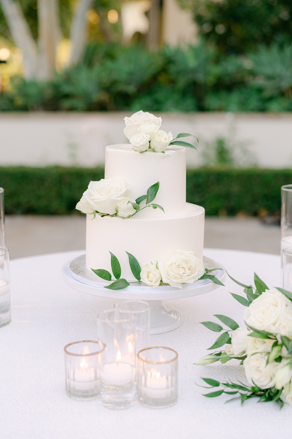 floral design, florist, wedding florist, wedding flowers, orange county weddings, orange county wedding florist, orange county florist, orange county floral design, flowers by cina, wedding cake, white cake, white wedding cake