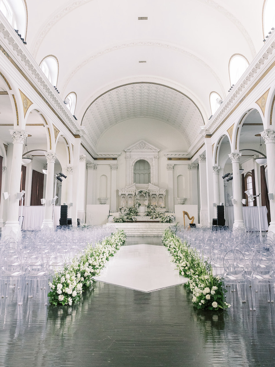 white ceremony florals, white blooms, elegant ceremony, floral design, florist, wedding florist, wedding flowers, orange county weddings, orange county wedding florist, orange county florist, orange county floral design, flowers by cina