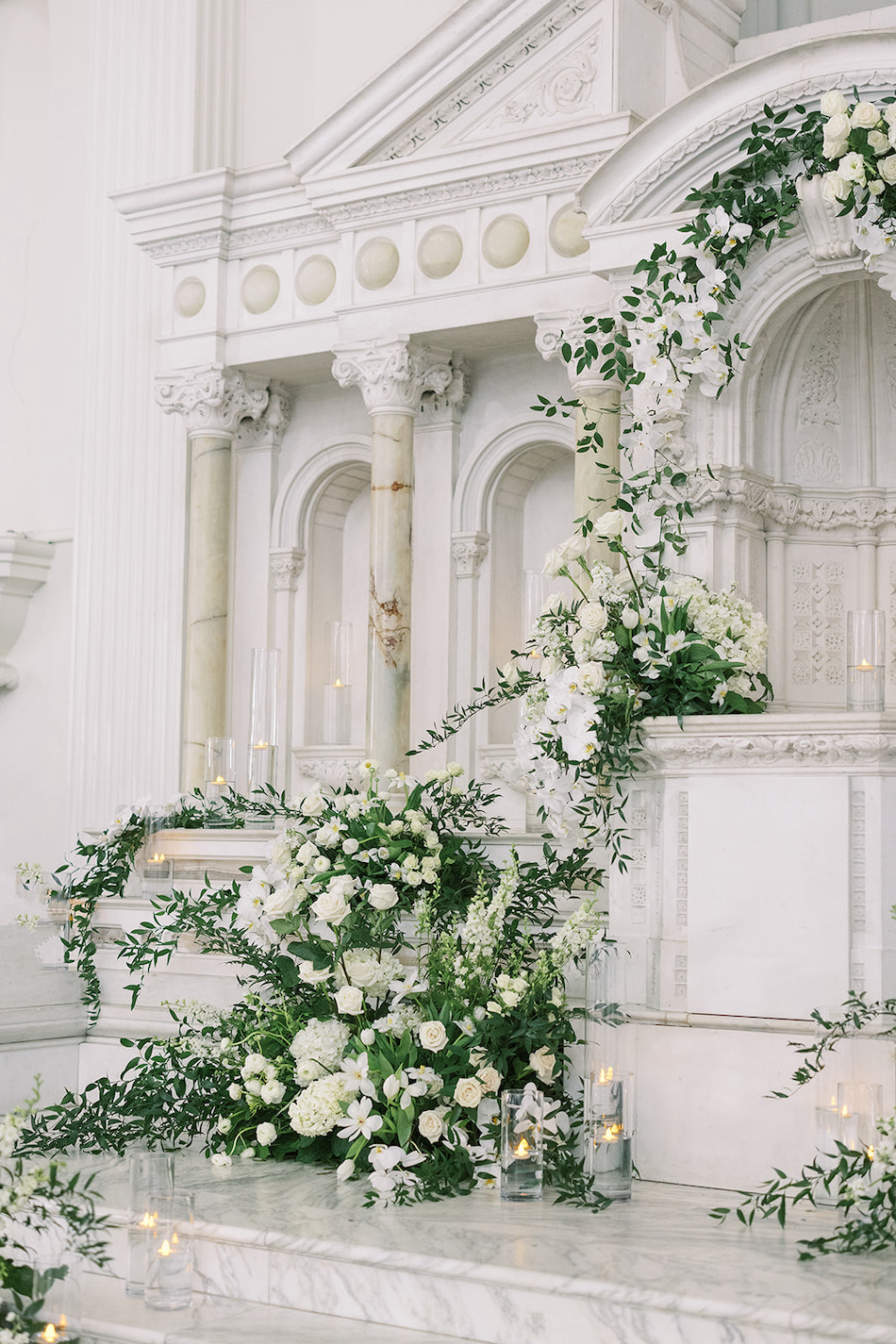 white ceremony florals, white florals, ceremony, floral design, florist, wedding florist, wedding flowers, orange county weddings, orange county wedding florist, orange county florist, orange county floral design, flowers by cina