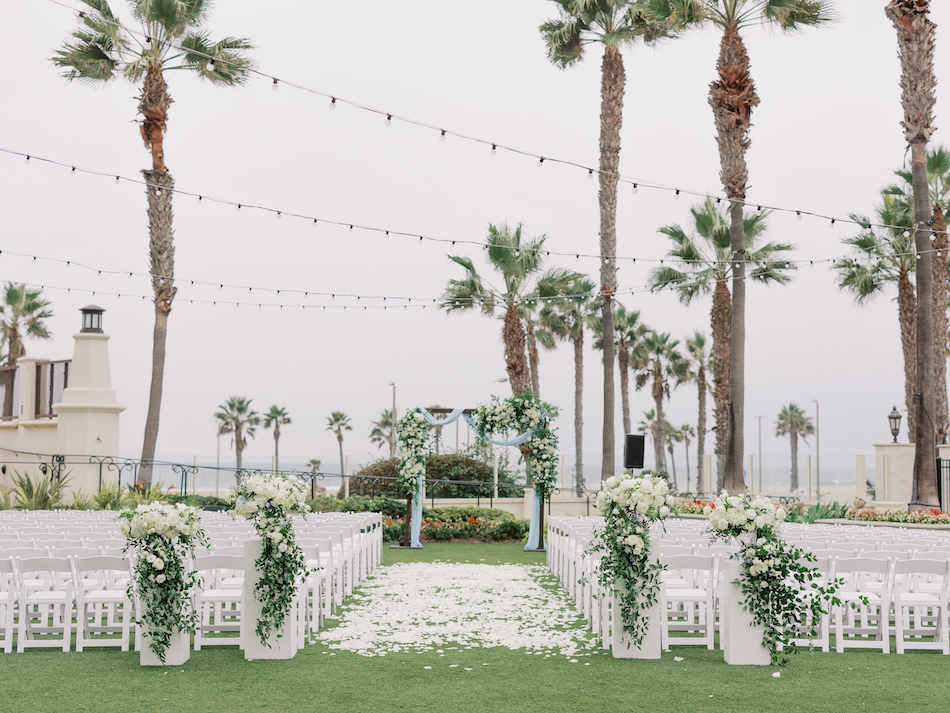 white wedding florals, outdoor wedding, elevated ceremony florals, floral design, florist, wedding florist, wedding flowers, orange county weddings, orange county wedding florist, orange county florist, orange county floral design, flowers by cina