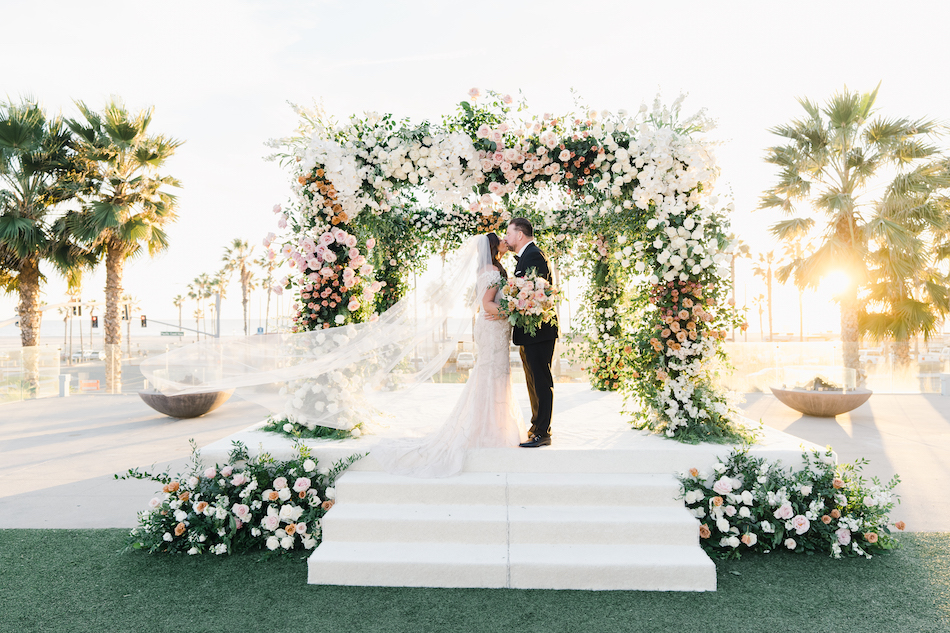 floral design, florist, wedding florist, wedding flowers, orange county weddings, orange county wedding florist, orange county florist, orange county floral design, flowers by cina, portrait, newlyweds, bride and groom