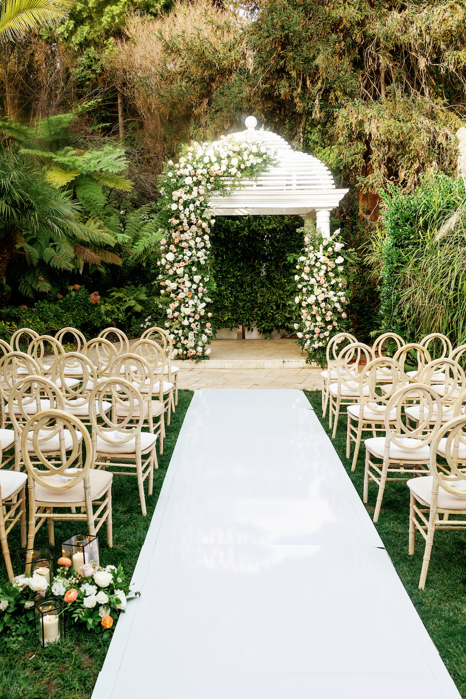 floral design, florist, wedding florist, wedding flowers, orange county weddings, orange county wedding florist, orange county florist, orange county floral design, flowers by cina, ceremony, outdoor ceremony, floral-filled ceremony structure