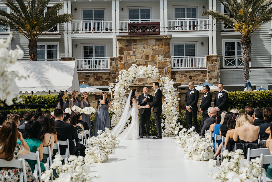 floral design, florist, wedding florist, wedding flowers, orange county weddings, orange county wedding florist, orange county florist, orange county floral design, flowers by cina, white ceremony space, outdoor ceremony, white ceremony arch