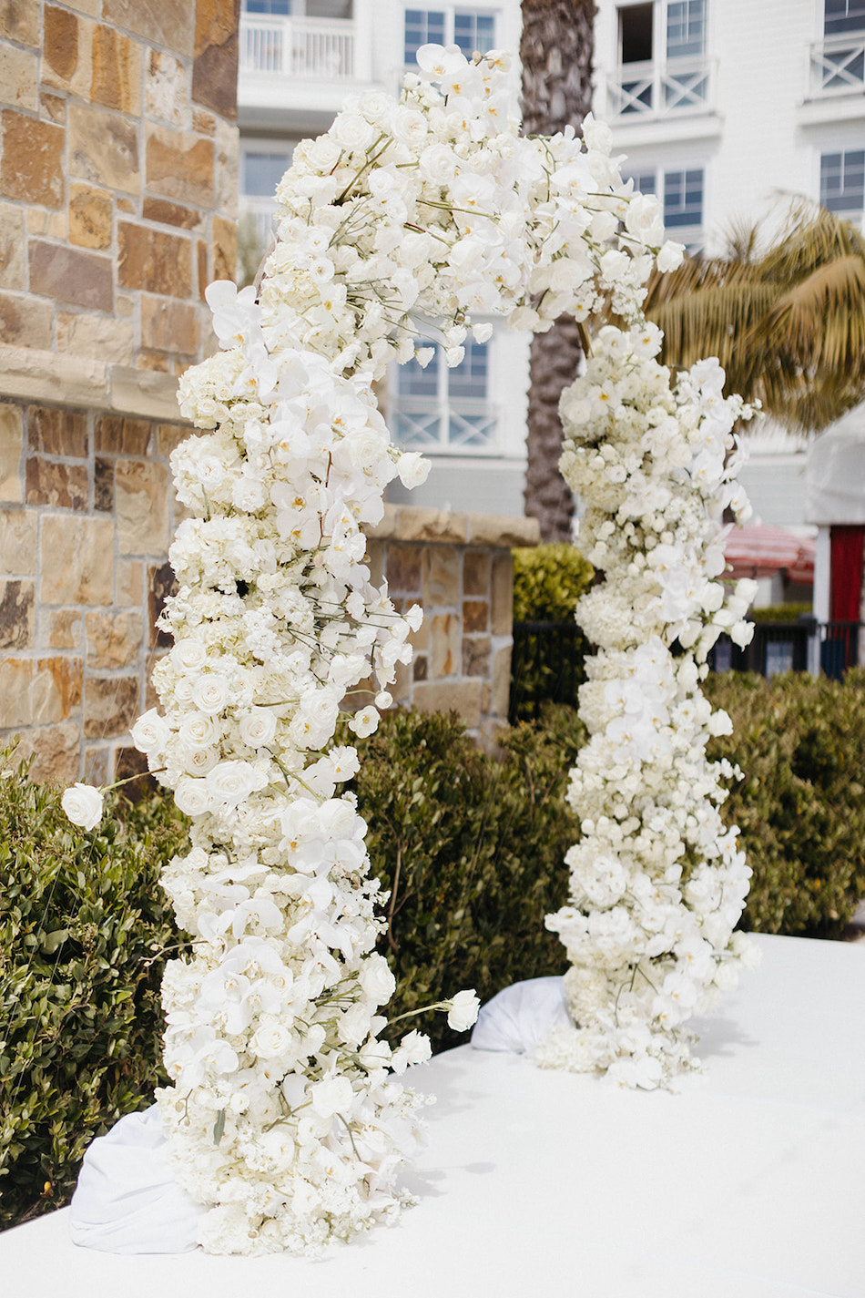 floral design, florist, wedding florist, wedding flowers, orange county weddings, orange county wedding florist, orange county florist, orange county floral design, flowers by cina, white ceremony arch, white blooms, white chuppah